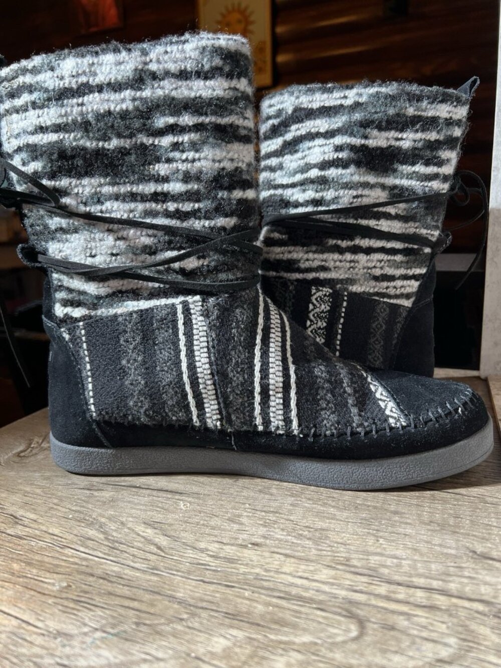 TOMS Nepal Women’s Size 10 Black White Gray Knit Moccasin Wrap Boots